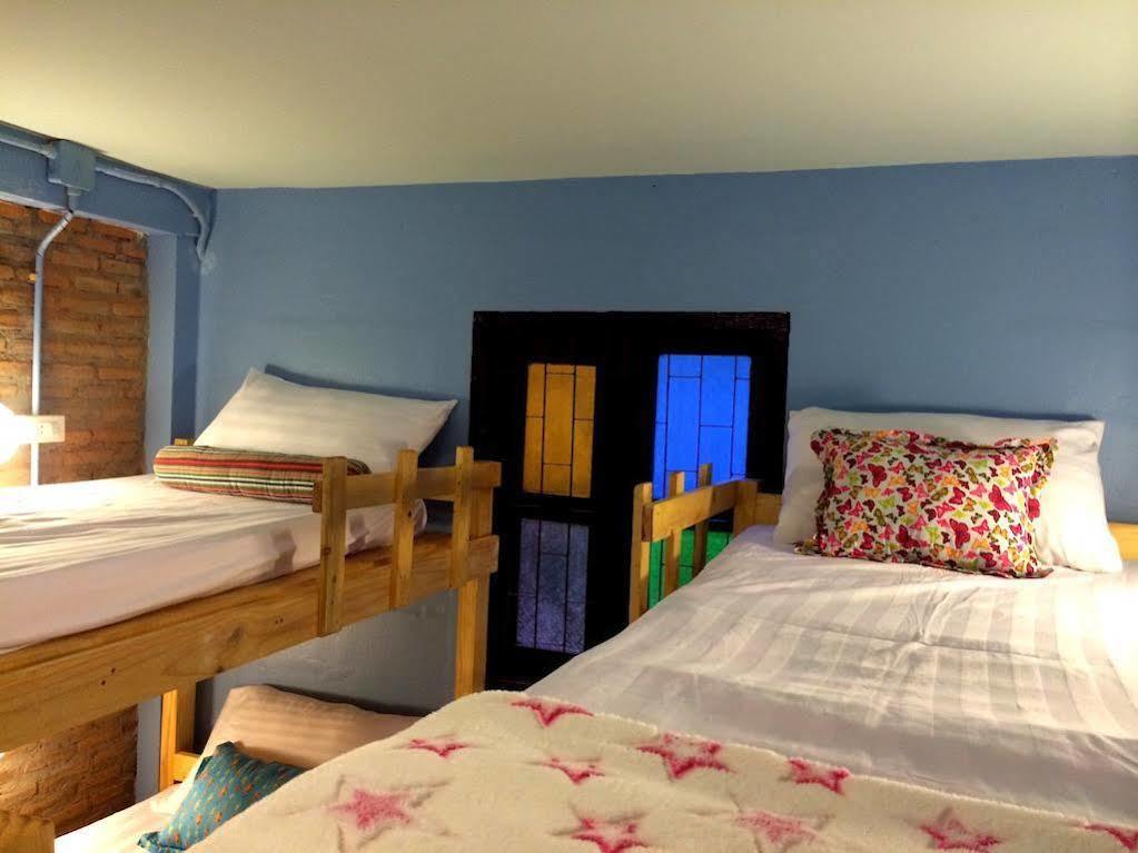 Green House Backpacker Hostel Chiang Mai Bagian luar foto